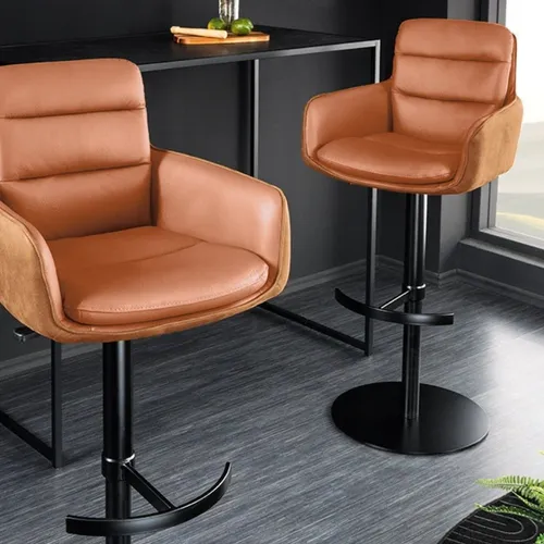 Echtleder Barstuhl CHARLES cognac höhenverstellbar - Eleganter Barhocker in Cognac mit drehbarer Funktion und komfortabler Polsterung. Ideal für stilvolle Esszimmer und Küchen, verstellbare Höhe von 95-115 cm.