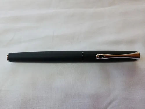 Diplomat Tintenroller Esteem, schwarz matt, 0,7mm - Schreibutensilien mit hochwertigem Ganzmetallgehäuse, dokumentenecht und nachfüllbar, perfekt für Rechts- und Linkshänder. Inklusive Geschenketui für besondere Anlässe.