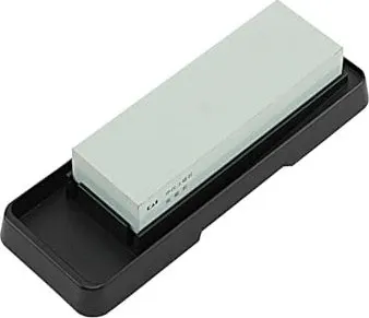 KAI Schleifstein Kombinationswetzstein AP-0305 - Messerschärfer mit zwei verschiedenen Körnungen, ideal für präzises Schärfen von Messern und Küchengeräten.