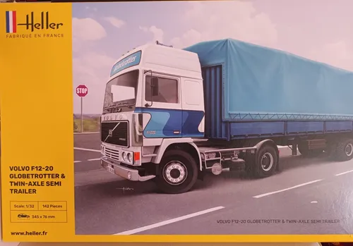 Heller F12-20 Globetrotter & Trailer 1:32 Bausatz von HELLER