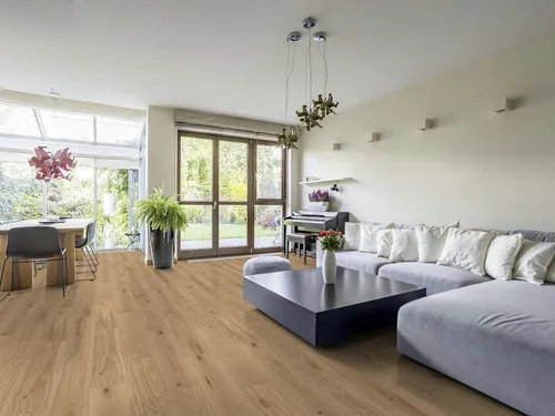 Korkboden DESIGNTrend Eiche Blond Landhausdiele 8,5 mm - Hochwertiger Klickboden in eleganter Eiche Blond, ideal für stilvolle Wohnräume. Robuste Diele mit einfacher Verlegung und natürlichem Look.