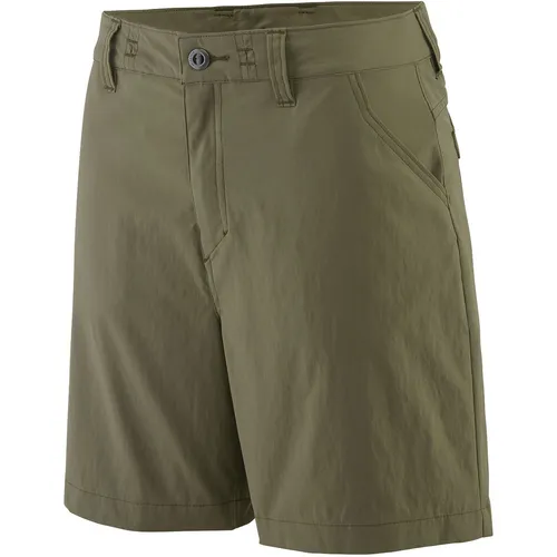 Patagonia Women's Quandary Shorts 7'' - Oliv, Gr. 40 - Bequeme Trekking-Shorts in Oliv mit Stretch für optimale Bewegungsfreiheit und DWR-Imprägnierung. Ideal für Wanderungen und Outdoor-Aktivitäten.