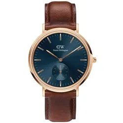 Daniel Wellington Classic Multi-Eye St Mawes Arctic Rose Gold - Elegante Armbanduhr - Stilvolle Armbanduhr mit 40 mm Roségold-Gehäuse und tiefblauem Zifferblatt. Das braune Lederarmband bietet höchsten Tragekomfort und Flexibilität für jeden Anlass.