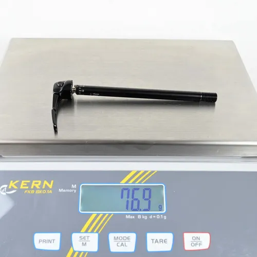 SRAM Rock Shox Steckachse Rear Maxle Ultimate Ø 12 x 142mm - Schnellspanner hinten, bietet hohe Stabilität und einfache Handhabung für optimale Fahrradperformance.