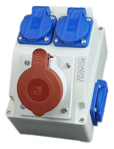 RoadEu CEE Steckdose 16A mit 3x Schuko Verteiler - Steckdosen & Zubehör - Hochwertiger IP44 Stromverteiler für Innen- und Außeneinsatz, ideal für Baustrom mit vorverdrahtetem Design für einfache Installation.