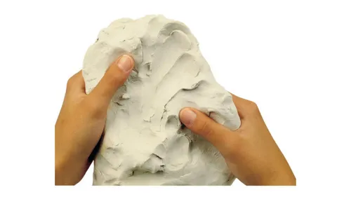 PLUS Modelliermasse sand, 1 kg - Lufttrocknend - Ideal für kreative Projekte in Schule & Universität: Diese lufttrocknende Modelliermasse ist einfach zu verarbeiten und kann nach dem Trocknen bemalt und lackiert werden.