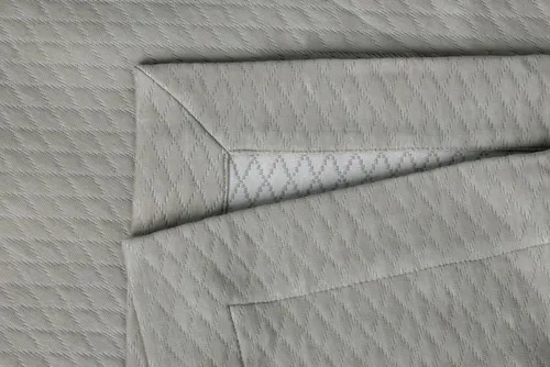 Bella Donna Sommerdecke 260 x 220 cm - Bettdecken mit Tencel Klimakonzept, kühlt in heißen Sommernächten für erholsamen Schlaf. Ideal für angenehme Nächte im Sommer.