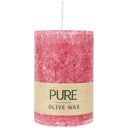Richard Wenzel GmbH & Co. KG Formkerze PURE Olive Wax Kerze - Karminrot 90x60 - Wachskerze aus hochwertigem Olivenwachs, vegan und handgegossen. Mit patentierter SAFE CANDLE-Technologie für selbstverlöschende Sicherheit und über 27 Stunden Brenndauer. 100% Made in Germany.
