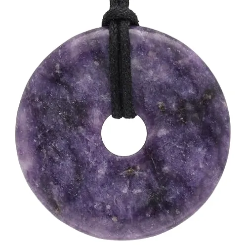 Lebensquelle Plus Edelstein Donut Ø 40 mm + Baumwollband + Edelsteinkarte | Naturstein Anhänger Halskette | Echte Heilsteinkette inkl. Band (Lepidolith)