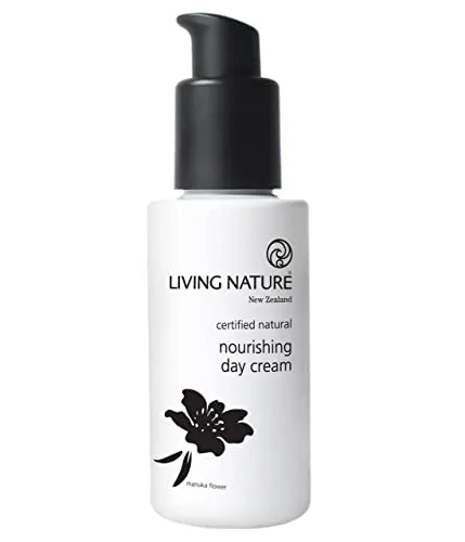 Living Nature Nourishing Day Cream 60 ml - Tagespflege mit zertifizierten natürlichen Inhaltsstoffen, nährt die Haut mit Sheabutter und Manukahonig und beugt vorzeitiger Hautalterung vor.