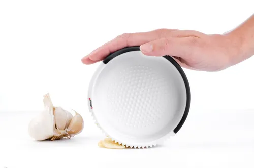 BRIX GarlicWheel™ Reibe Presse Ingwer Knoblauch Roller by üutensil