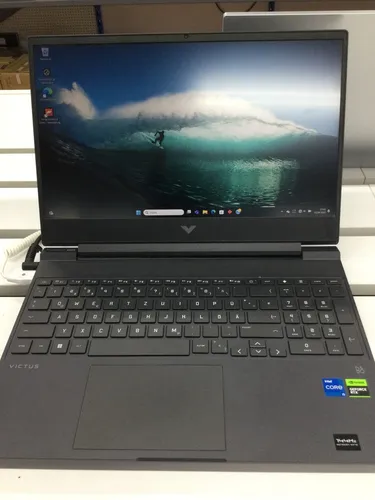 Full HD Notebook 39,6 cm (15.6 Zoll) 1920 x 1080 Pixel 16 GB Ram 1 TB SSD Windows 11 Home Intel Core(TM) i5 max. 4,7 GHz NVIDIA GeForce RTX 4050 Victus Gaming 15-fa1655ng (Schwarz)
