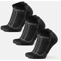 LONG DISTANCE RUNNING KURZSOCKEN - 3-Pack - Schwarz/Grau - 43-47 - Optimal für lange Strecken: Diese Laufsocken bieten Komfort und Atmungsaktivität. Mit spezieller Dämpfung und Belüftungskanälen für trockene Füße – ideal für Marathon und Trail-Running. OEKO-TEX® zertifiziert.