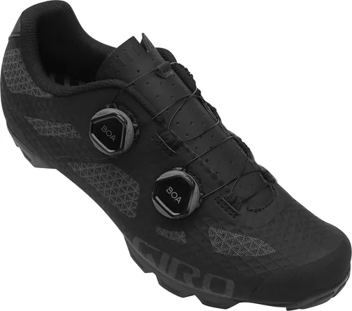 Giro Sector Gravelschuhe Schwarz EU 41 - Fahrradschuhe mit atmungsaktivem Synchwire-Obermaterial und Carbon-Verbundplatte für optimale Traktion. Ideal für MTB und Gravel-Fahrer, die Komfort und Leistung abseits der Wege suchen.