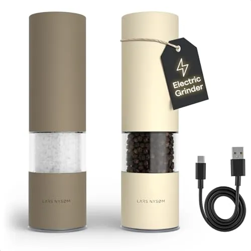 LARS NYSØM Elektrische Salz- und Pfeffermühle 2er Set aus Edelstahl - Elegantes 2er Set aus Edelstahl mit extern einstellbarem Keramik-Mahlwerk für präzises Würzen. USB-C wiederaufladbar und mit LED-Licht für perfekte Dosierung – ideal für jeden Tisch.
