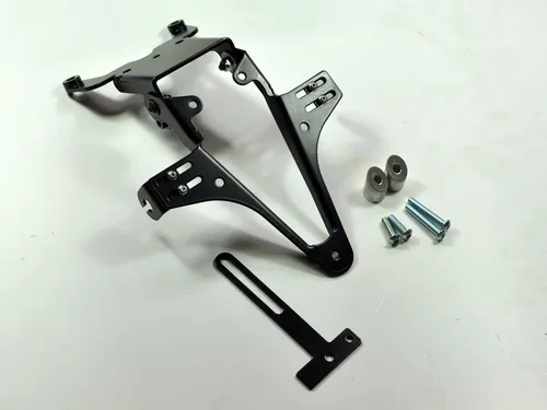 ZIEGER Kennzeichenhalter Basic für KTM 990 Super Duke R (2009-2011) - Hochwertiger Kennzeichenhalter für KTM 990 Super Duke R, schwarz pulverbeschichtet. Langlebig, witterungsbeständig und ohne TÜV-Eintragung erforderlich. Ideal für sportliche Optik und einfache Montage.