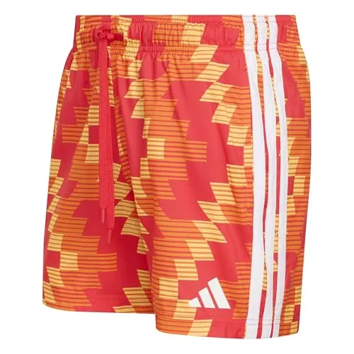 ADIDAS Herren Badeshorts 5-Inch - Stylische 5-Inch Badeshorts mit fußball-inspirierter Grafik. Aus leichtem, schnell trocknendem Material für hohen Tragekomfort. Perfekt für Strand und Pool – für einen sportlichen Look und Bewegungsfreiheit.