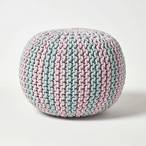 Homescapes Pouf, blau-rosa gestreifter Strickpouf, rundes Bodenkissen 35 x 40 cm, dekorativer Fußhocker mit grob gestricktem Bezug aus 100% Baumwolle, Strickpuff/Strickhocker