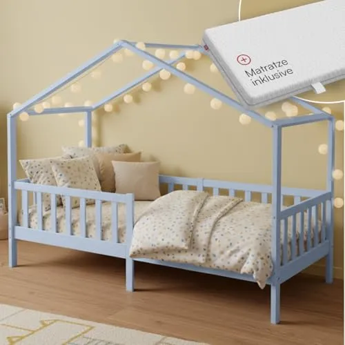 Bellabino Bia Kinderbett 90x200 cm – Hausbett mit Matratze, Rausfallschutz & Lattenrost in Blau - Ideal für Selbstständigkeit: Das 90x200 cm große Kinderbett fördert den sicheren Ein- und Ausstieg. Mit stabilen Rausfallschutz und hochwertigem Kiefernholz für langlebigen Komfort im Kinderzimmer.