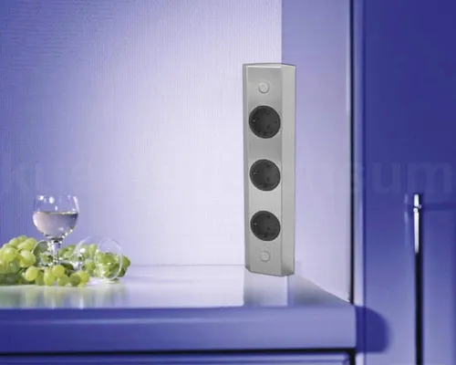 THEBO Ecksteckdose 176816/320 Edelstahl 3-fach - Steckdosen & Zubehör, elegante Ecksteckdose aus Edelstahl mit 3 Schuko-Steckdosen und 2m Zuleitung, ideal für platzsparende Lösungen in jeder Ecke.