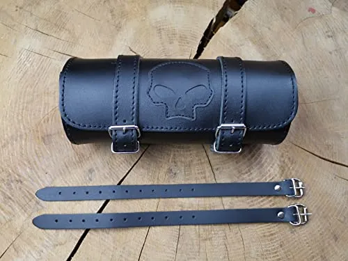ORLETANOS Tool Skull Schädel Werkzeugrolle für Harley Davidson - Leder & Satteltaschen, stylische und wetterbeständige Werkzeugrolle mit 3 Litern Volumen, ideal für Sissybar oder Gepäckträger.