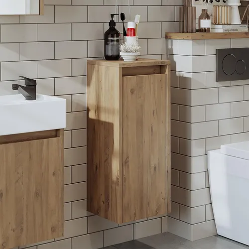 Roomart Badmöbel-Set LEO – Stilvolle Badezimmermöbel in Weiß und Eiche - Das Badmöbel-Set LEO von Roomart vereint modernes Design und Funktionalität. Mit pflegeleichten, feuchtigkeitsbeständigen Materialien ist es ideal für stilvolle Badezimmer. Inklusive Softclose-Türen für leises Schließen.