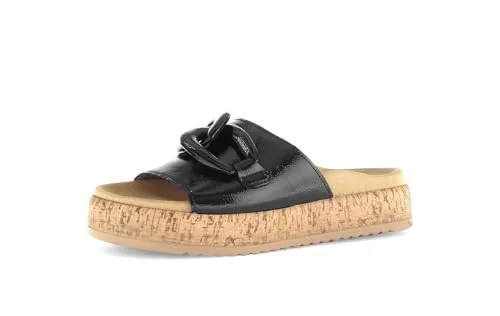 Gabor Pantolette mit Plateau und Zierkette - Modische Pantoletten in Schwarz mit 4 cm Absatzhöhe, ideal für den Sommer. Der Schlupfschuh bietet dank der Gabor BEST FITTING Technologie optimalen Komfort.
