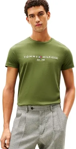 Tommy Hilfiger T-Shirt TOMMY LOGO TEE grün XXL (54) - Stylisches T-Shirt in Mountain Pine mit Rundhalsausschnitt. Aus 100% Baumwolle für hohen Tragekomfort. Ideal für entspannte Freizeitlooks.