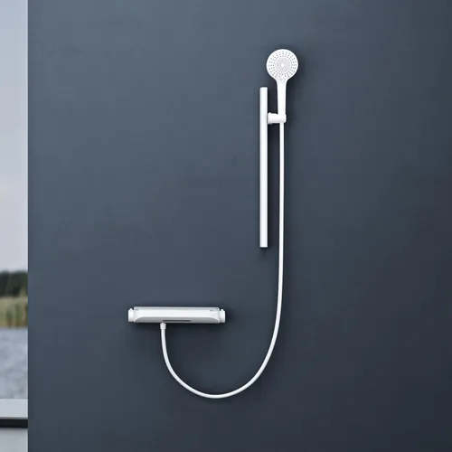 doporro Duschsystem mit Handbrause und Thermostatventil - Elegante Badewannenarmatur in Matt Weiß/Grau mit 3 Sprühmodi für individuelles Duscherlebnis. Integriertes Design für platzsparende Effizienz und langlebige Qualität.