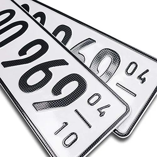 schildEVO 2 Carbon Saison-Kennzeichen | 520 x 110 mm | OFFIZIELL amtliche Nummernschilder | DIN-zertifizierte Wunschkennzeichen mit individueller Prägung | Saison Autokennzeichen