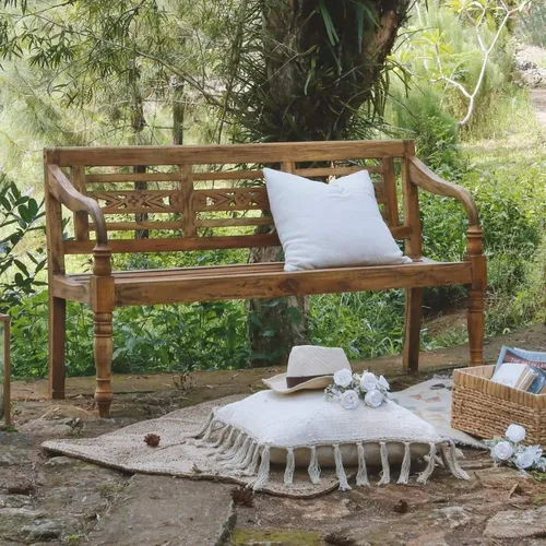 Massive Teakholz Sitzbank CHRISTOS 150cm für Garten und Terrasse - Hochwertige Teakholzbank mit Arm- und Rückenlehne, ideal für Innen- und Außenbereiche. Mit 150cm Breite bietet sie komfortablen Sitzplatz für entspannte Stunden im Garten.