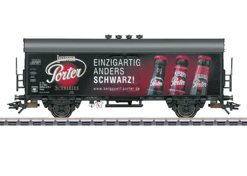 Märklin H0 45029 Bierkühlwagen Ibopqs - Lausitzer Porter Werbemotiv - Güterwagen im Maßstab 1:87 mit detailliertem Werbemotiv, perfekt für Modellbahnanlagen und Sammler, kompatibel mit Dreileiter-Gleissystem.
