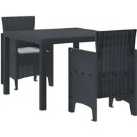 vidaXL Garten Essgruppe 3 pcs Anthrazit Polt Rattan - Gartenmöbel-Set mit 1 Tisch und 2 Stühlen, ideal für entspannte Sommerabende. Strapazierfähiges Poly-Rattan und bequeme Kissen sorgen für Komfort und Langlebigkeit im Freien.