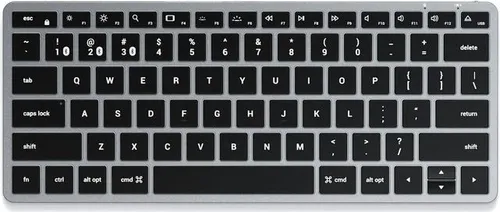 Satechi Slim X1 Bluetooth Tastatur Schweiz, QWERTZ Anthrazit - Kompakte Bluetooth-Tastatur mit Hintergrundbeleuchtung, ideal für Apple-Nutzer. Verbindet bis zu drei Geräte und bietet ein Schweizer Tastenlayout für effizientes Arbeiten.