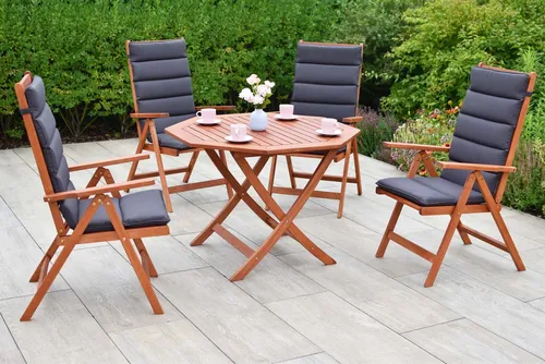 Merxx Gartenmöbel Set Vitoria 9tlg. – Klappbare Sessel & Tisch aus Eukalyptus - Elegantes 9tlg. Gartenmöbelset Vitoria mit 4 klappbaren Sesseln und verstellbaren Rückenlehnen. Der praktische Klapptisch mit Ø 110 cm bietet Platz für 4 Personen und sorgt für Komfort im Freien.