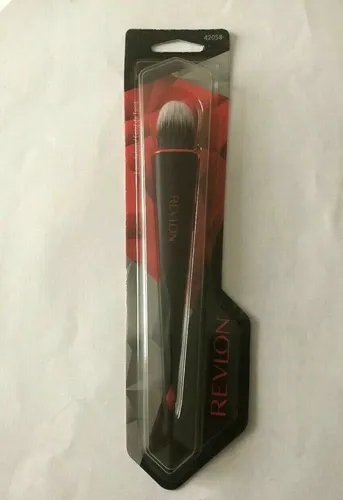 Revlon Foundation Brush 1Un. - Hochwertiger Foundation-Pinsel für ein makelloses Finish. Ideal für alle Hauttypen, sorgt für ein gleichmäßiges und professionelles Make-up-Ergebnis.