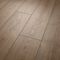 Laminat Nature Sense Turin Eiche braun Landhausdiele - Laminatböden, 1292 x 193 x 8 mm, robust und pflegeleicht für ein stilvolles Wohnambiente.