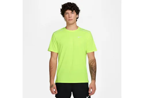 Nike Laufshirt M NK DF UV MILER SS - Sportliches Herren-Laufshirt mit Dri-FIT-Technologie. Leicht, atmungsaktiv und ideal für aktive Läufe, sorgt für ein angenehmes Tragegefühl und optimale Bewegungsfreiheit.