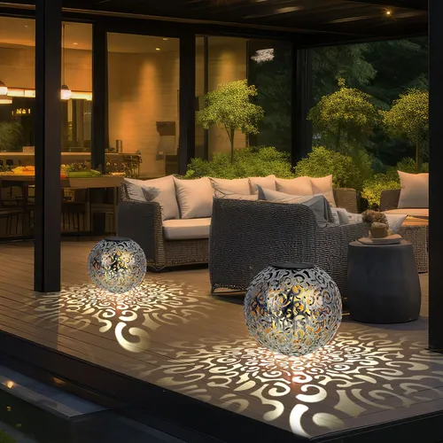 Solarleuchte Solarkugel für Außen - 2er Set mit orientalischem Lichteffekt - Lampen für den Außenbereich, silberfarbene Metall-Solarleuchte mit antikem Design, sorgt für bis zu 8 Stunden warmweißes Licht und ist spritzwassergeschützt (IP44). Ideal zur Gartenbeleuchtung!