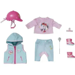 BABY born Deluxe Reiter-Outfit für 43 cm Puppen - Puppenbekleidung: Komplettes Reiter-Outfit mit Weste, Shirt, Hose, Helm und Stiefeln für stundenlangen Spielspaß. Hochwertige Verarbeitung und plastikfreie Verpackung.