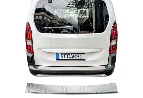RECAMBO Ladekantenschutz für Toyota Proace City - Abdeckblenden aus hochwertigem V2A Edelstahl, rostfrei und 100% passgenau. Schützt die Stoßstange vor Schäden und verleiht Ihrem Fahrzeug eine exklusive Optik.