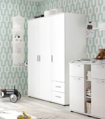 Kleiderschrank 3-türig BIBO, Weiß - Robuster Kleiderschrank aus Holzwerkstoff, ideal für jedes Alter, mit viel Stauraum und modernem Design für ein aufgeräumtes Zuhause.