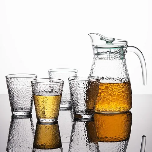 Karaffe mit 4 Gläsern - Modernes Set für Wasser, Cognac & Whisky - Gläser & Glaswaren: Spülmaschinenfestes Set mit 1,2 Liter Karaffe und 4 eleganten 220ml Gläsern, ideal für stilvolle Anlässe.