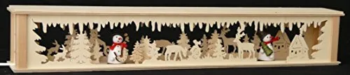 Rudolphs Schatzkiste Schwibbogenerhöhung mit Schneemännern und Waldtieren - Weihnachtlicher Zierschmuck, filigrane Holzverarbeitung aus dem Erzgebirge mit stimmungsvollem Licht – zaubert eine gemütliche Atmosphäre in Ihr Zuhause.