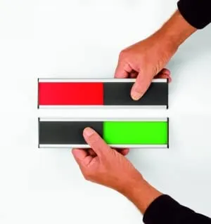 Legamaster Türschild Frei/Besetzt - Wand- & Türschilder mit verschiebbarer Abdeckung, international verständlich in rot/grün, ideal für Büros und Besprechungsräume.