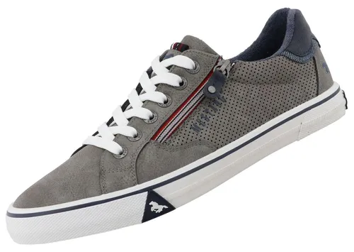 Mustang Herren Sneaker Grau - Stylische Mustang Herren Sneaker in Grau, ideal für Freizeitoutfits. Mit Kunstleder-Obermaterial, perforierten Seiten und praktischem Reißverschluss für einfachen Einstieg. Die griffige Gummisohle sorgt für besten Halt.