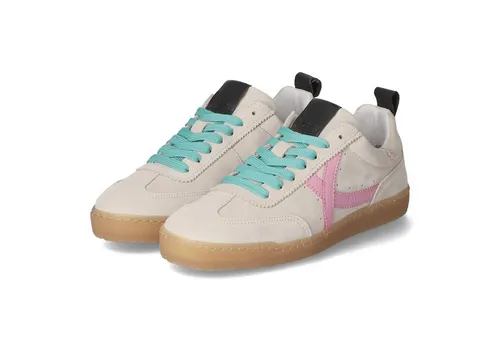 Bullboxer Low Sneaker Beige 41 EU - Stylischer Low Sneaker in Beige, Größe 41. Aus hochwertigem Rauleder mit bequemer Synthetiklaufsohle für optimalen Tragekomfort im Alltag.