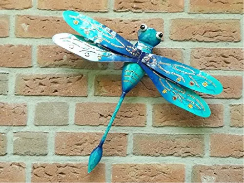Klp Libelle Metall Wanddeko - Kunstvolle Wandskulptur aus Metall, handgefertigt mit abnehmbaren Flügeln. Ein einzigartiger Blickfang für Garten und Wohnbereich, ideal als Geschenk.