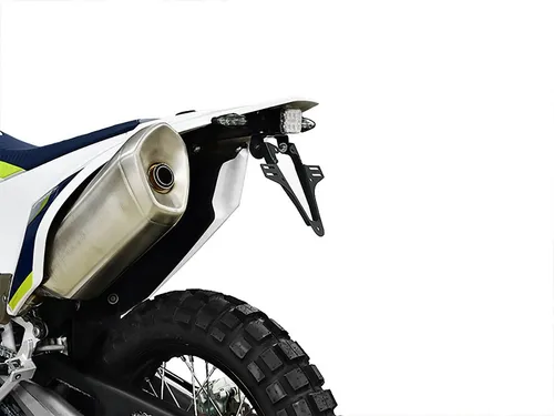 ZIEGER Kennzeichenhalter Basic für Husqvarna 701 Enduro/Supermoto - Motorradzubehör mit modellspezifischer Adapterplatte und Montageset, ideal für eine sichere und stylische Kennzeichenbefestigung.