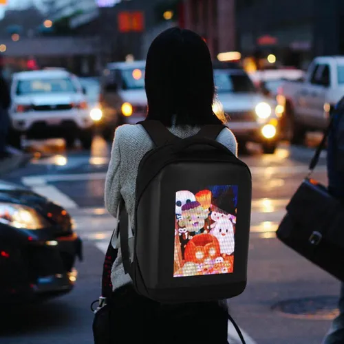 Technoline Rucksack BAG 1 - Schwarz mit HD-Display, Bluetooth/WiFi-fähig und individuell anpassbare Inhalte
